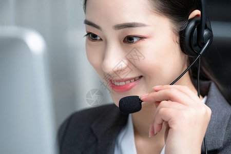 戴鸭舌帽人物话务员客服美女背景