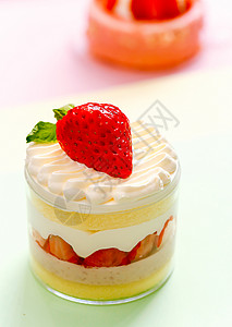 草莓奶油蛋糕图片