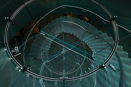 重庆市几何玻璃旋转楼梯图片