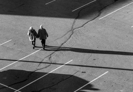 美国照片老人情侣黑白光影背景