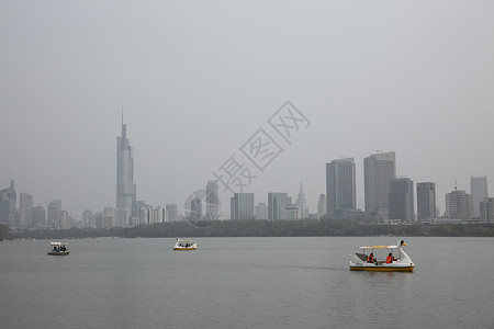 雾霾下的玄武湖图片