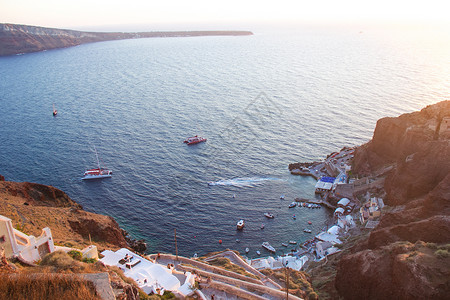 希腊圣托里尼岛最美的悬崖夕阳俯瞰背景图片