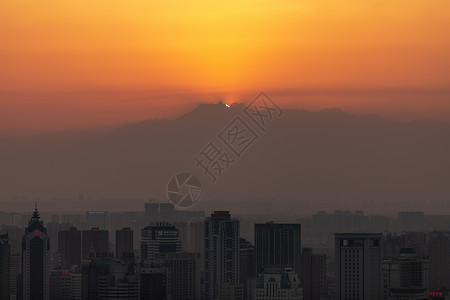 飞机包素材日落四姑娘山远景背景