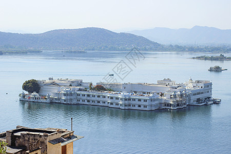 印度乌代布尔皮丘拉湖水上宫殿背景