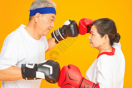 老人运动健身拳击背景图片