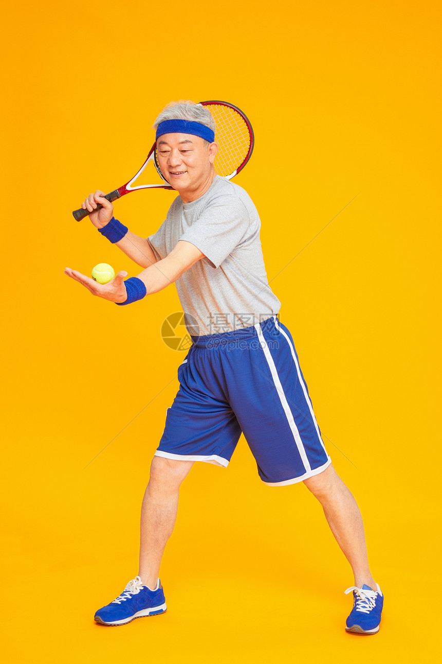 老人运动网球图片