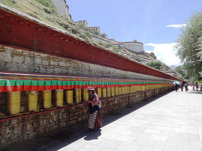 西藏布达拉宫转经墙高清图片