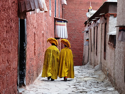 西藏扎什伦布寺的喇嘛高清图片