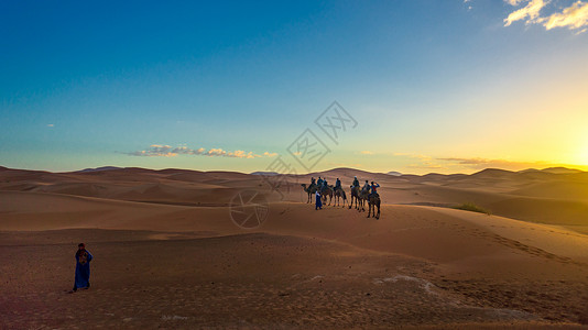 日落梅内姆沙撒哈拉沙漠日出背景