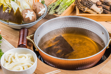 日式火锅与食材图片