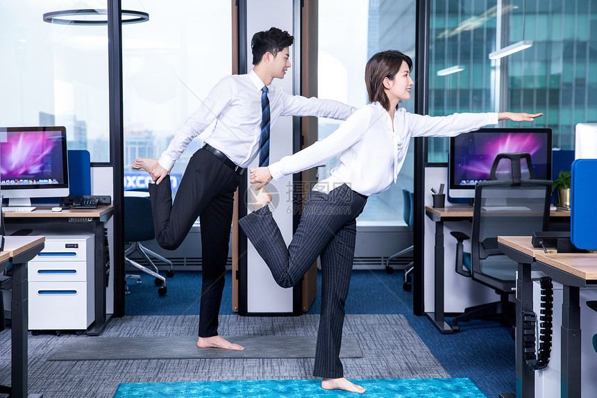 办公室锻炼瑜伽图片