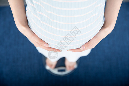 生育健康孕妇妈妈称重背景