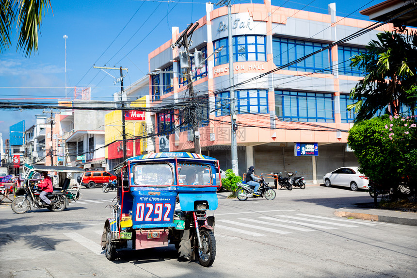 菲律宾街道的蹦蹦车图片