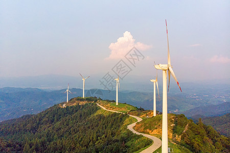 工业蓝天山顶风车风力发电清洁能源背景