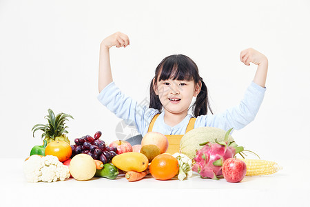 女孩清洗水果儿童健康饮食背景
