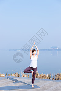 女性瑜伽晨练背景图片