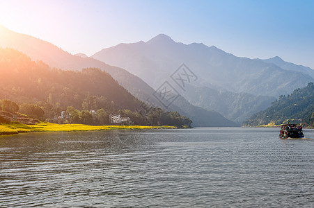 美景踏青图片春天的古徽州新安江山水画廊万亩油菜花开背景