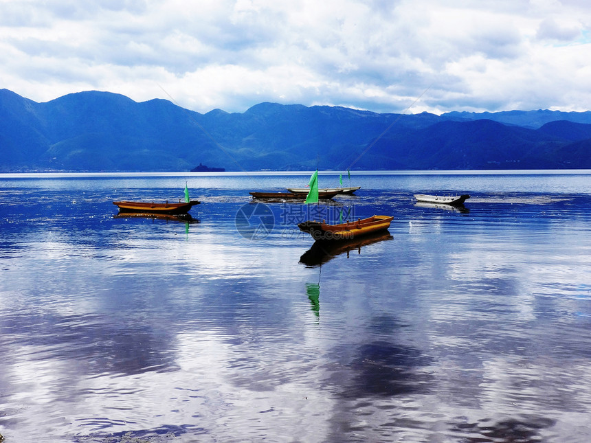 云南泸沽湖美景图片