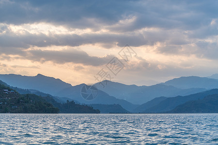 尼泊尔费瓦湖尼泊尔博卡拉费瓦湖背景