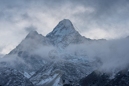 尼泊尔ebc雪山背景图片