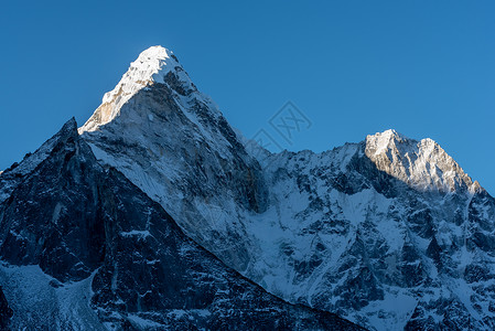 尼泊尔ebc雪山背景图片