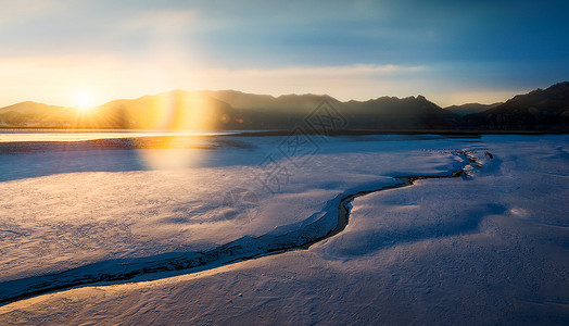 太阳炫光冬天的风景背景