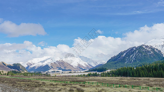 新疆伊犁乔尔玛雪山风光背景
