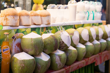 旅行美食泰国市集街头椰子椰汁饮料背景