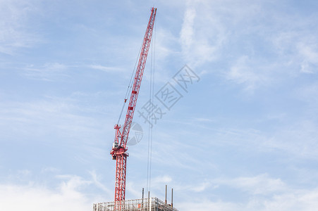 塔机正在建设中的大楼背景