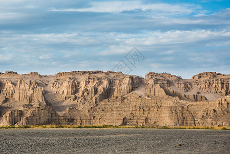 各种形态的云雅丹风景地貌隔壁背景