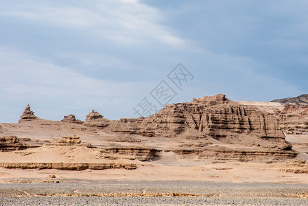 各种形态的云雅丹风景地貌隔壁背景