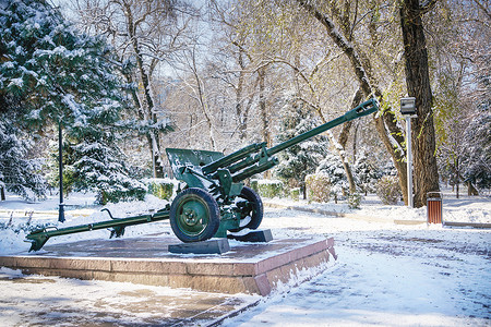 潘菲洛夫28勇士纪念公园武器展示背景