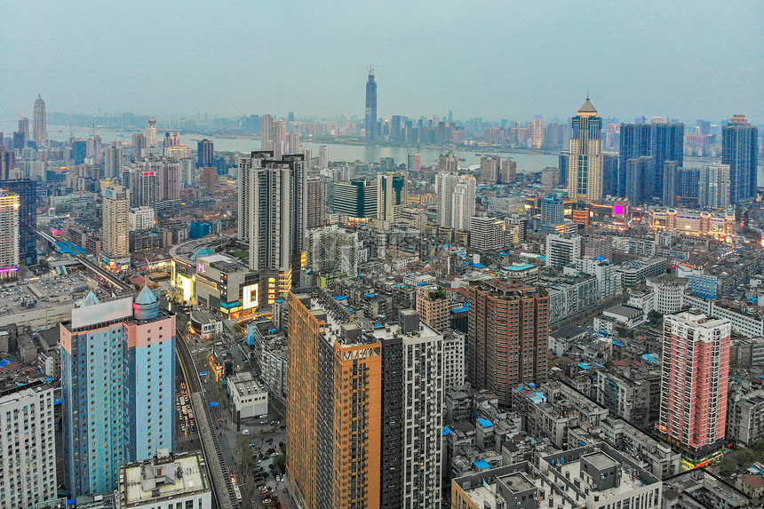 城市高楼建筑群天际线图片