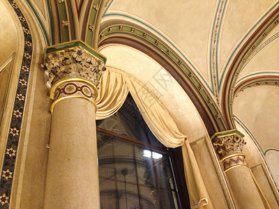 欧洲历史建筑内部的拱形天花装饰细节背景图片