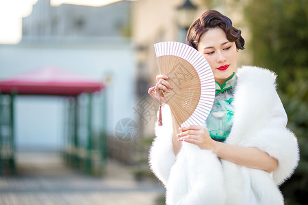 旗袍女性折扇高清图片