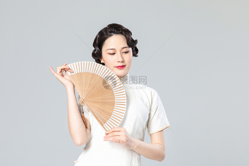 旗袍女性折扇图片