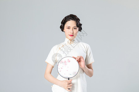 旗袍女性扇子背景图片