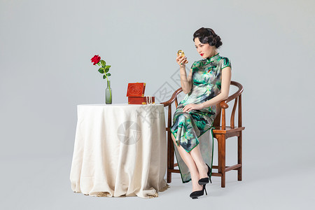 旗袍女性化妆背景图片