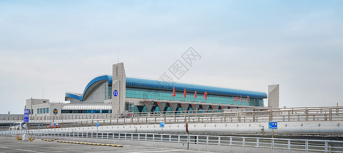 乌鲁木齐地标建筑新疆乌鲁木齐机场T2航站楼背景