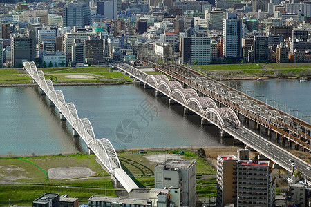 日本大阪梅田空中庭园及周围背景图片