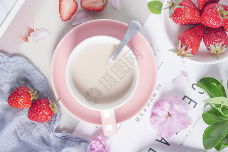 草莓牛奶背景图片
