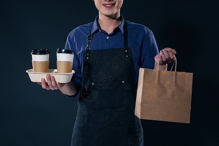男性服务员咖啡师外卖打包背景