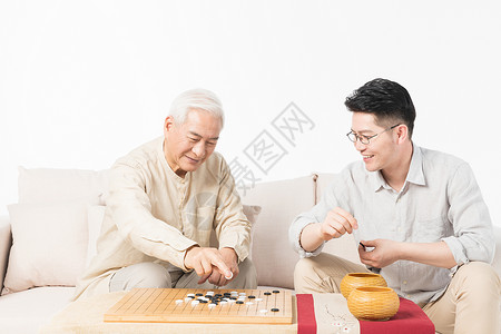 老年父子下棋背景图片