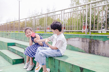 同学分享小学生分享棒棒糖背景