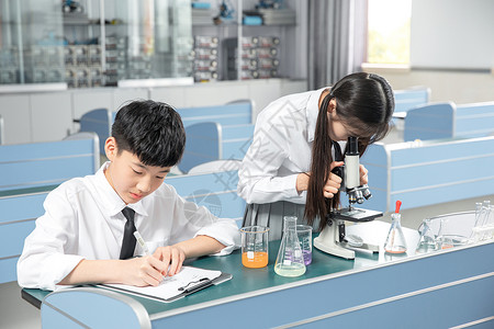 生物课初中生观察显微镜背景