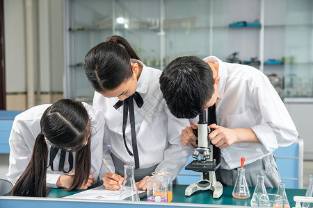 学生实验初中生观察显微镜背景