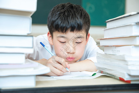 初中生学习烦恼压力初中生教室做题烦恼背景