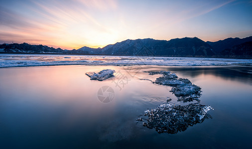 鸭绿江上的冰图片