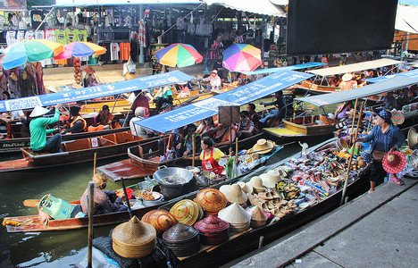 东南亚人泰国曼谷水上市场背景