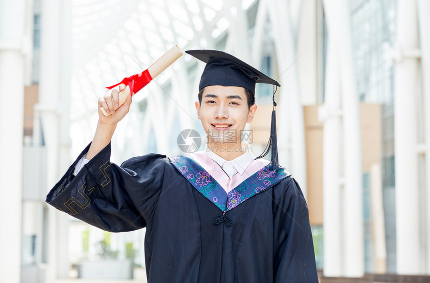 男大学生毕业照